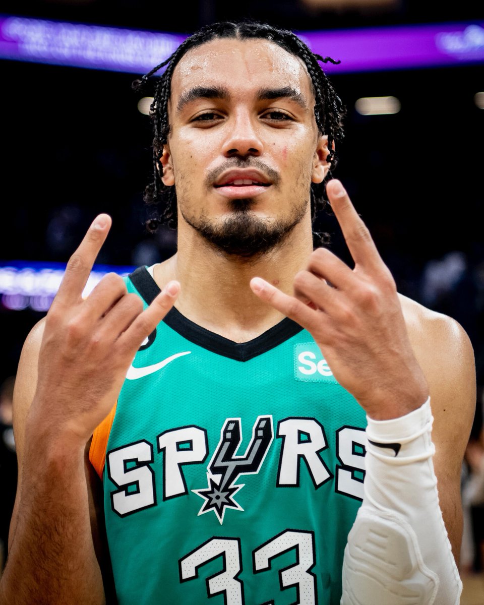 spurs's tweet photo. Triple-double for @Tre3Jones tonight 😎

📊: 17 PTS, 11 AST, 10 REB https://t.co/wBR2Kdheje