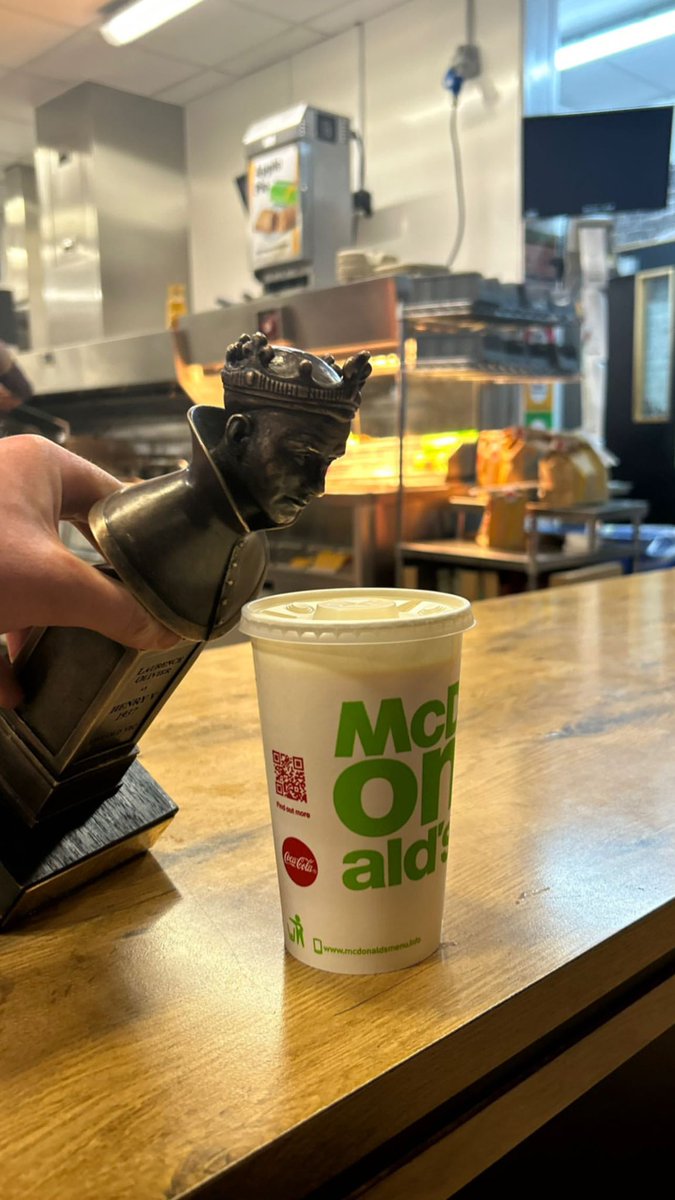 Paul Mescal celebrating his Olivier win for Best Actor with McDonalds. 👑