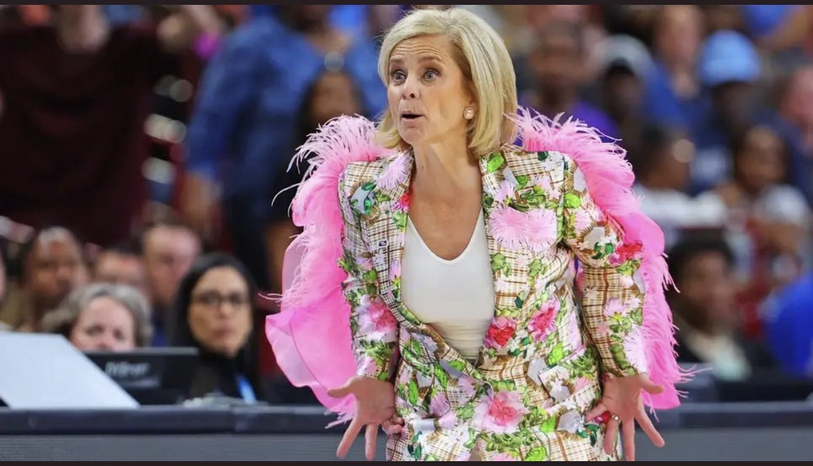 thompjptoot's tweet image. When did Ric Flair start coaching women's basketball?
