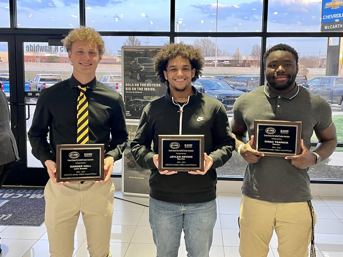 Big time work by 3 of our incoming freshman! They are the Greater Kansas City Football Coaches Association Scholar-Athlete Award winners!  <a href="/Xander_0312/">Xander</a> <a href="/jaysnevins/">Jaylen Nevins</a> <a href="/HaroldTsafack/">Harold Tsafack</a> 
⚒️🎓🏈
#PickAxeTakeNames