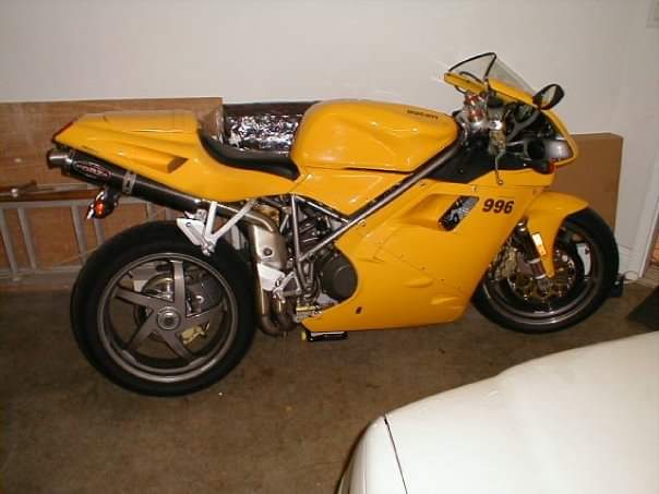tomkat4573's tweet image. In 2000 I bought a new Ducati 996. I sold it in 2011. A few says ago I took ownership of a Ducati Panigale Corse ( salesman in pic).

So much has changed!!!! Throttle by wire, slipper clutch, Ducati traction control. I am going to have quite a journey stepping into the future!!!!