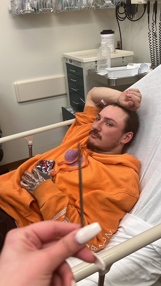 ZoeMorge's tweet photo. @kuykendall_toby Luckily I’m a doctor https://t.co/LuBNwWcBnY