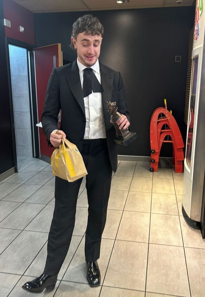 paulmescalfiles's tweet photo. Paul celebreting his Olivier Award at the McDonald's tweet appreciation. ❤️ https://t.co/Di2FEfHktz