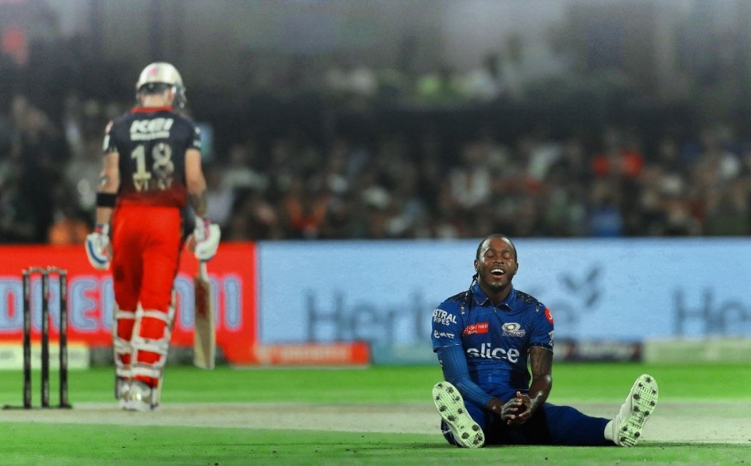 NishaSharma2804's tweet photo. Virat Kohli and 82* runs in chase has now become the new love story!!!💥🙌🤩
As always your inning was an absolute a big treat to watch!!🧿❤️
Well played King!!!🙇‍♀️
#IPL2023 #RCBvsMI #ViratKohli𓃵 https://t.co/VMdHG1mQ1p