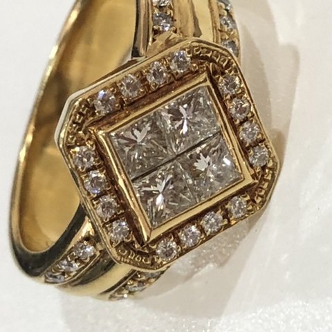 JewelcafeMY's tweet photo. Item: K18 Gold Ring with Melee Diamond
Read more: https://t.co/jiRylPYRq0
We also accepts all gold jewelries with other precious gem stone.
#jewelcafeMY #Gold #BrandedWatch #BrandedBag #Rolex #TagHeuer #LouisVuitton #Omega #Gucci #K22Gold #K18Gold #Prada #Chanel #Diamond https://t.co/uBwKisYyNa