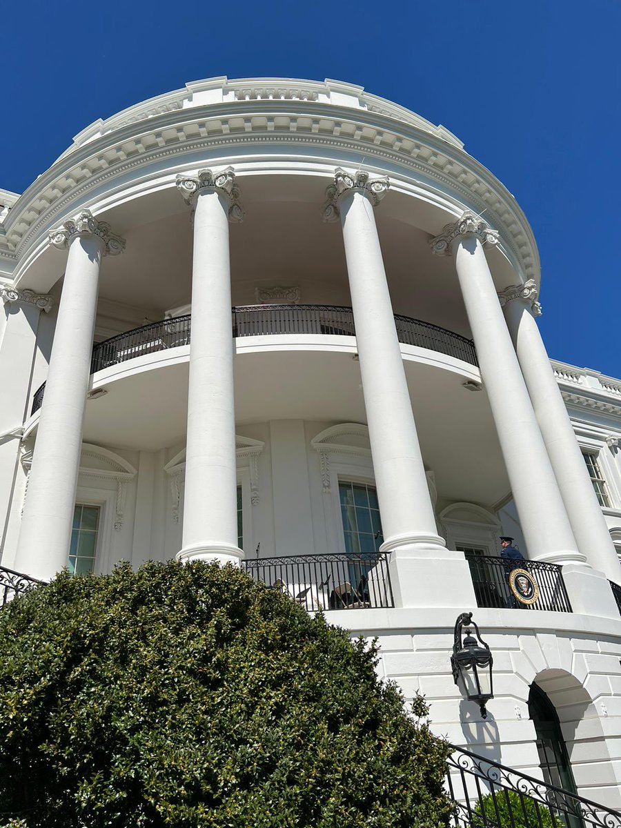 FinjaDraxler's tweet image. What a special visit to the @WhiteHouse gardens on this gorgeous spring day. Did you know there is a beehive 🐝 and a vegetable garden 🥬🍅 on the WH grounds? #SpringGardenTour #exploreDC