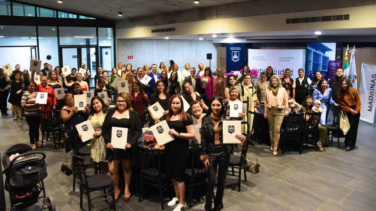 SanPedroNL's tweet photo. 🎓 Clausura del Programa "Vamos Seguras"
Talleres. Empoderamiento. Educación financiera. Emprendedurismo. Sororidad.
📍 Instituto de Formación y Perfeccionamiento Policial, #IFPP
María Cantú Treviño #329 La Leona #SPGG #SanPedroGarzaGarcía https://t.co/clZ3XondB8