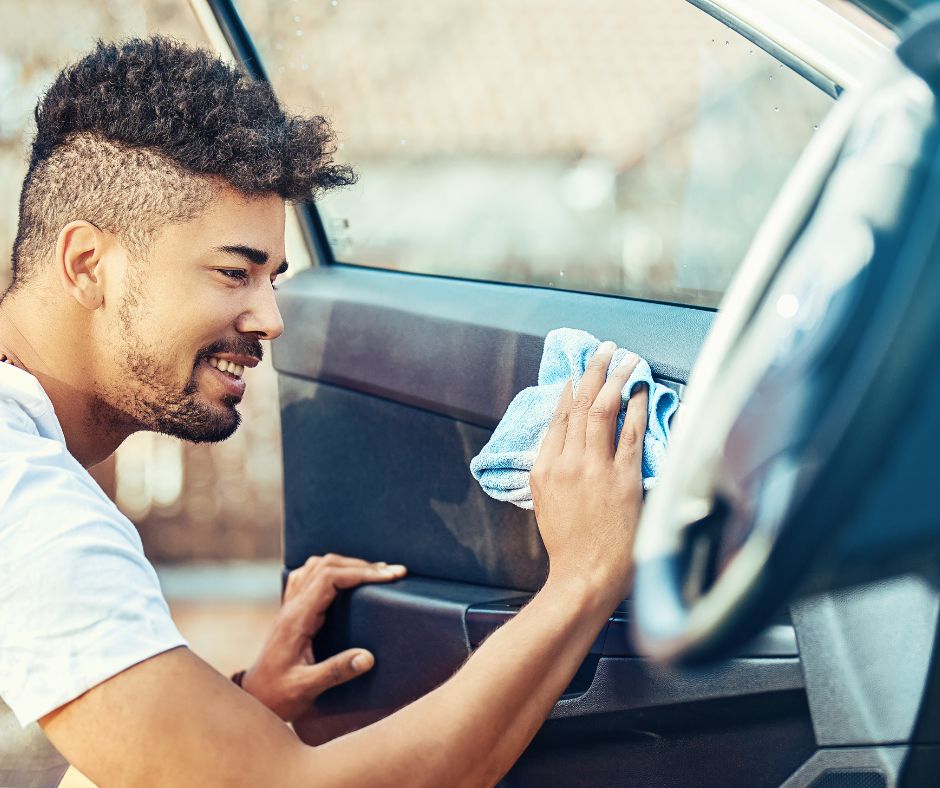 directcollision's tweet image. After following these few simple tips, everything from your morning commute to your summer road trip will be clean and fresh! bit.ly/3GbeMyT