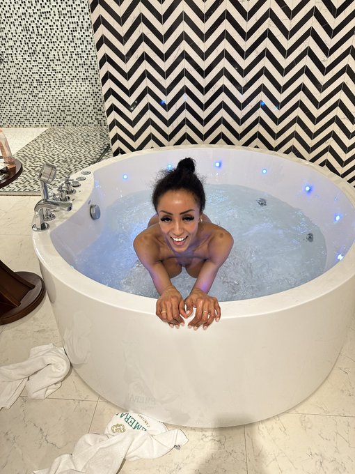 Disco jacuzzi! It was LIT 🙌🏽 great energy 💫 see a WHOLE LOT MORE &hellip;🔞🍆💦 NEW UPDATES! https://t.co/ElfEqsi4Yg<a href="/tag/internationalwomensday"class="tags"><span>#internationalwomensday</span></a><a href="/tag/sunkissed"class="tags"><span>#sunkissed</span></a><a href="/tag/islandgirl"class="tags"><span>#islandgirl</span></a>