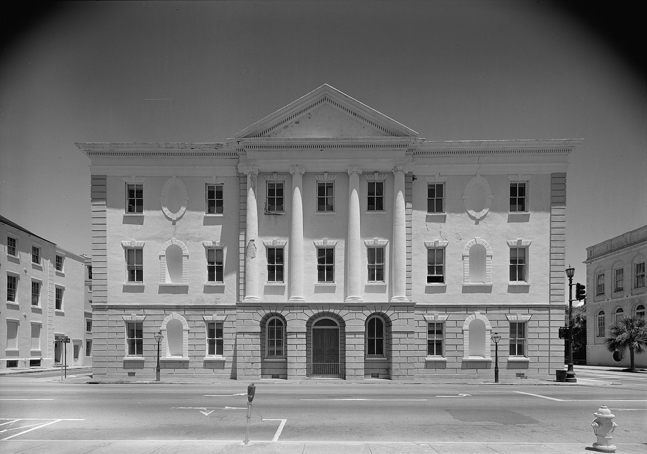 The White House was built between 1792 and 1800 in Neoclassical style. Its architect was the Irish-A