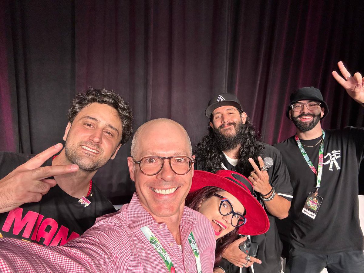 Amazing sharing the main stage today at #MiamiNFTWeek with these legends! ✨🫶✨ <a href="/JonathanBlum/">Jonathan Blum</a> <a href="/JNSilva_/">J. N. Silva</a> <a href="/Neloggn/">NELO 🇻🇪</a> <a href="/nftvenezuelaart/">NFTvenezuela.ART 🇻🇪</a> <a href="/MiamiNFTweek/">#MiamiNFTWeek</a>