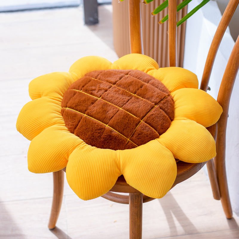 bread_vt's tweet photo. sunflower 🌻 cushion ?? https://t.co/6ZAyu8bH27
