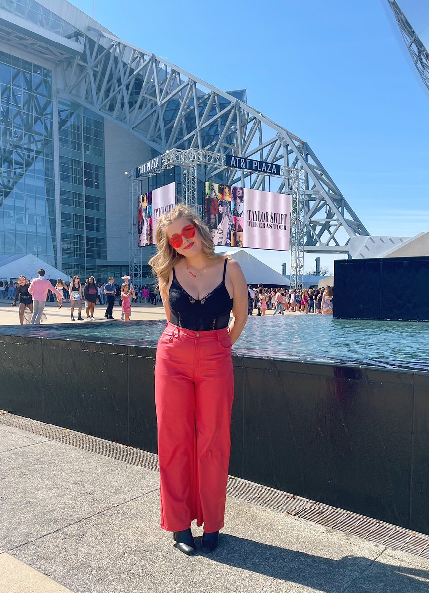 Savhillis's tweet photo. I only use twitter to keep up with taylor swift so it’s only right i post these here https://t.co/7lg4DOULnz