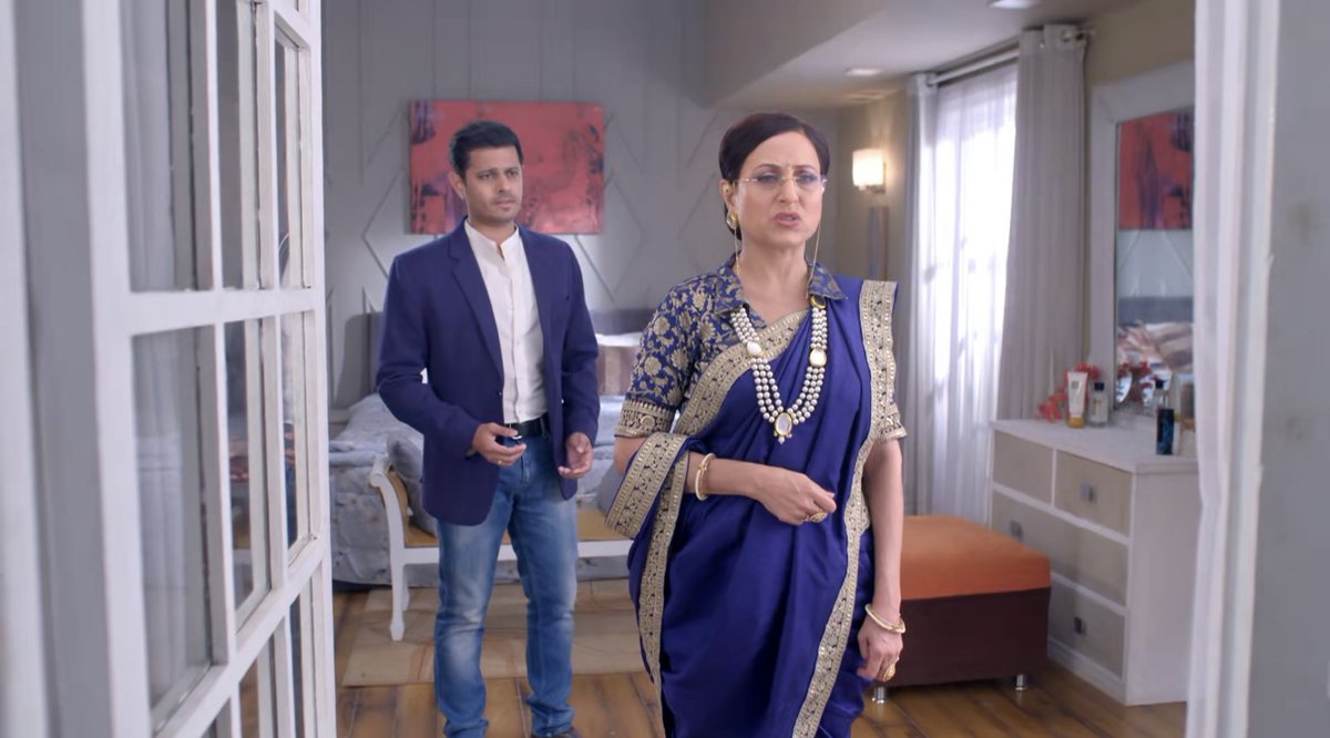 CantStopTruth2's tweet photo. Sorry Bhavani @GmKishori but the last person I thought you would choose as successor, is this weak man! @neilbhatt4
A man who couldn’t even keep his own nuclear family together, kya kaak Chavannis ko saat rakega?!
#WeakestMan
#PorkyKaPermanentGhulam
#GhumHaiKisikeyPyaarMeiin https://t.co/XrbfD7KMW3