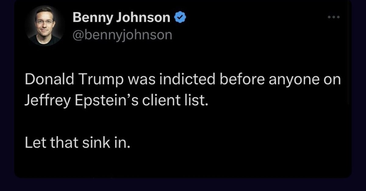 ShortNFree's tweet image. 🤔🤔🤔 
it&apos;s because the people in charge are those on the lost. 

#TrumpIndictment 
#JeffreyEpstein
#clientlist