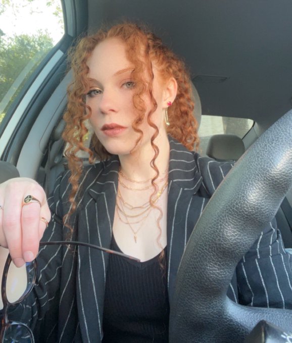 We love a girl in a suit https://t.co/g12ZJZqIJm<a href="/tag/easter2023"class="tags"><span>#easter2023</span></a>