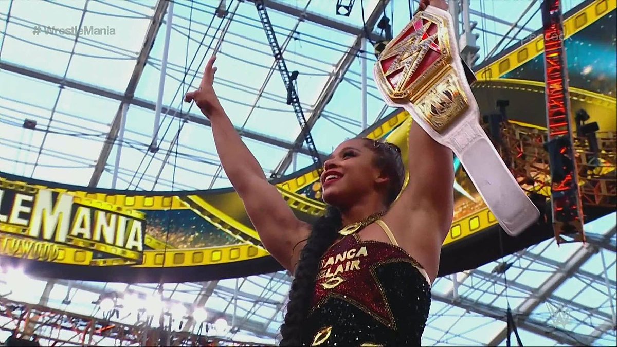 She’s the #EST of <a href="/WWE/">WWE</a>!!! #BiancaBelair retains the #WWERAW  Women's Championship over #Asuka at #WWE #WrestleMania