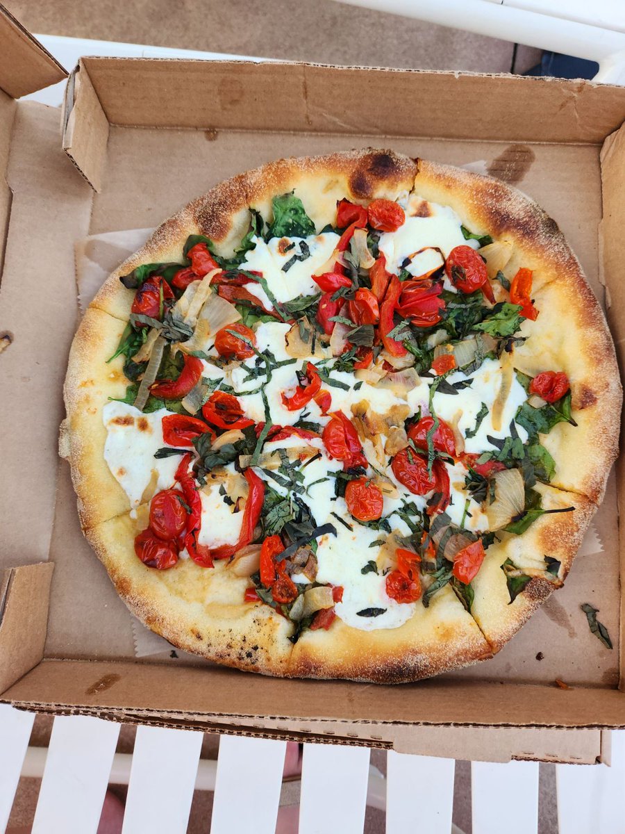 Some of our members are down in Florida, which can be tough because they don't sell Indiana Pizza down there ☹️👎

HOWEVER they gave Florida establishment <a href="/FlippersPizzaUS/">Flippers Pizzeria</a> a try and said it is VERY high-quality pizza. 👍😊🍕
CHECK OUT THESE EXCLUSIVE PICS!