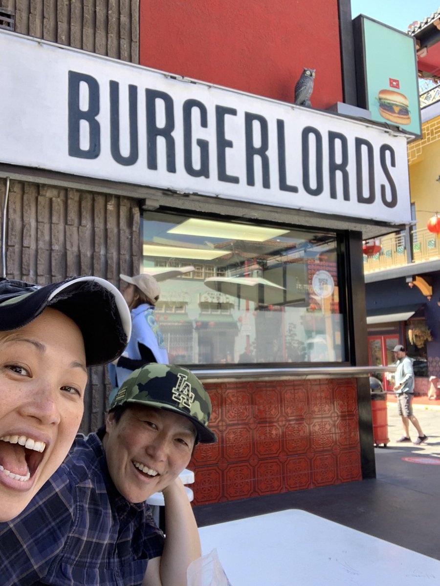 Julessohn's tweet photo. Oh #DTLA you surprise me from time to time. @burgerlords #chinatown #mydayinla #LosAngeles https://t.co/smSdfZ9jvx