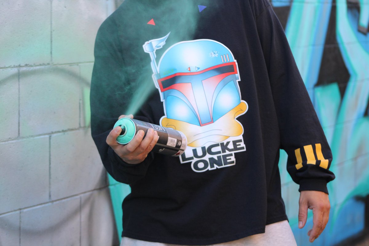 LuckeOne1's tweet photo. Boba Duck long sleeves Hitting the streets! Available now. dm for purchase. thanks to @artworxprint. @bee_bobbie_butterflies pics #bobaduck #luckeltd #clothing #graffiti #disneygraff #bobafett #donaldduck #disneyfreaks #2sr5 #thestreets #art #luckeone #love #peace https://t.co/pil4GuPKRz