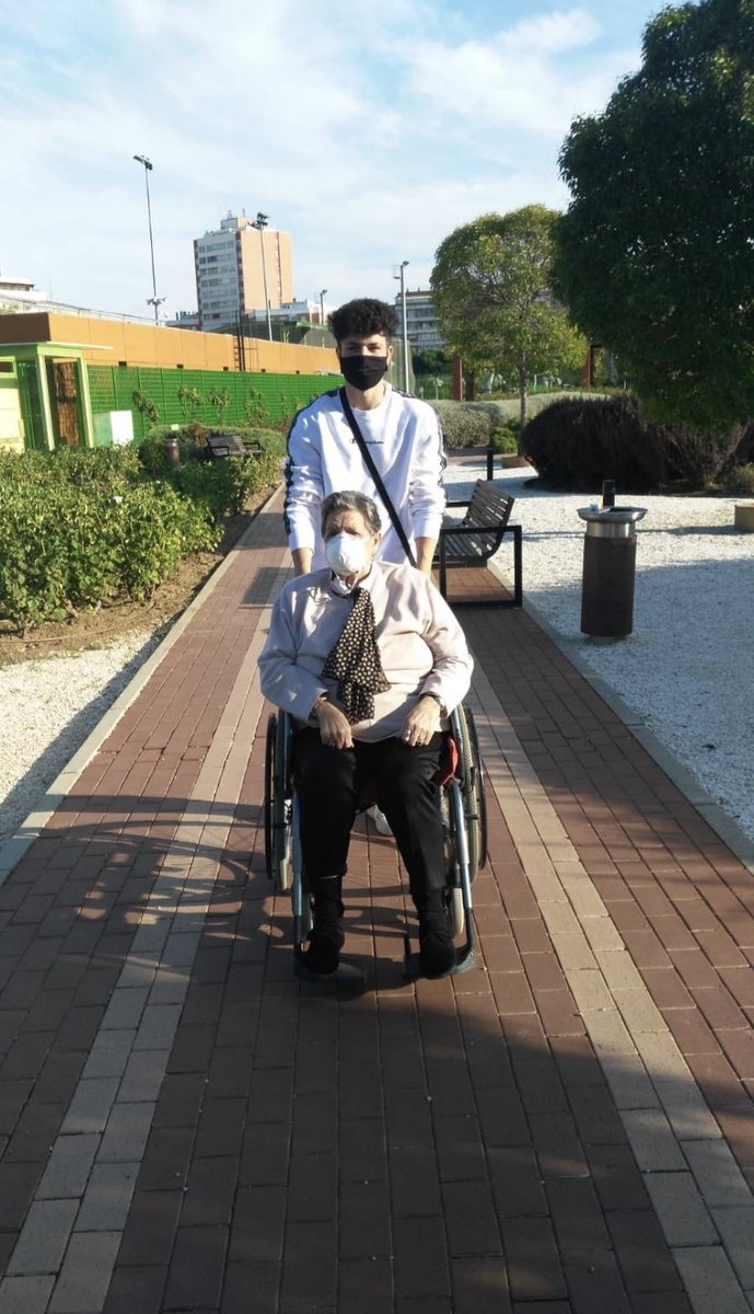 jeesuuus14's tweet photo. Solo muere quien es olvidado. Prometo cuidar de tu hijo y de tu marido tanto como sé que tú vas a cuidar de mi.Te quiero mucho abuela❤️ besos al cielo https://t.co/wjvtLH0FBE