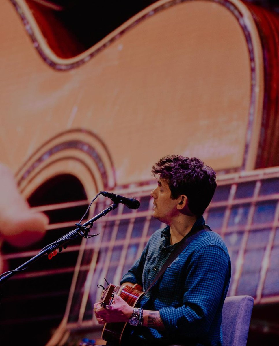 JohnMayer's tweet photo. Solo tour, St. Paul, MN - I’m struck by how different each of these shows are. They’re not recitals - they’re reflections of what’s in my head on any given night, and how the audience receives it and directs the flow. https://t.co/8V5dD5959e