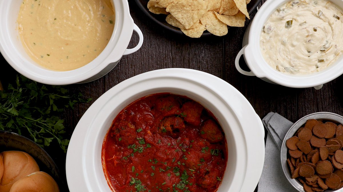 3 Ridiculously Easy Game Day Slow Cooker Recipes *** Game day is not a time to spend hours in the kitchen, but with these smart game day slow cooker recipes, you can level up from processed foods. foodie.cm/slowcooker/?sr…
