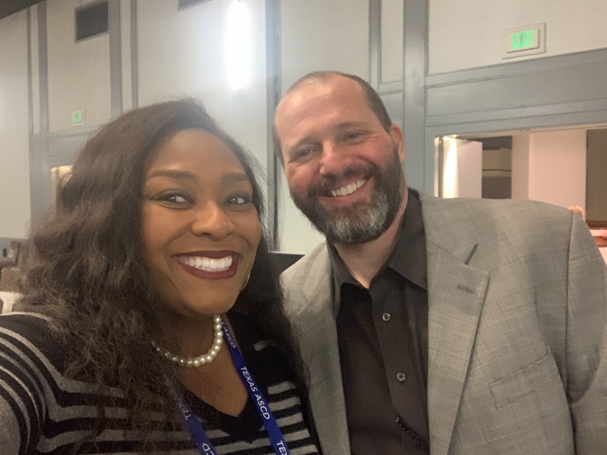 PrincipalAuntie's tweet photo. Happy #AssistantPrincipalsWeek2023 to my amazing A-Team! Big shout out to our APs @MrsBayHill @tamekacmartin interim AP @SplendoraGolf Dean of Instruction @nlaminack1 and Campus Assessment Coordinator @SeidelKristi I love y’all! 🫶🏾 #Family #WildcatLeaders https://t.co/FC2sLZqFS4