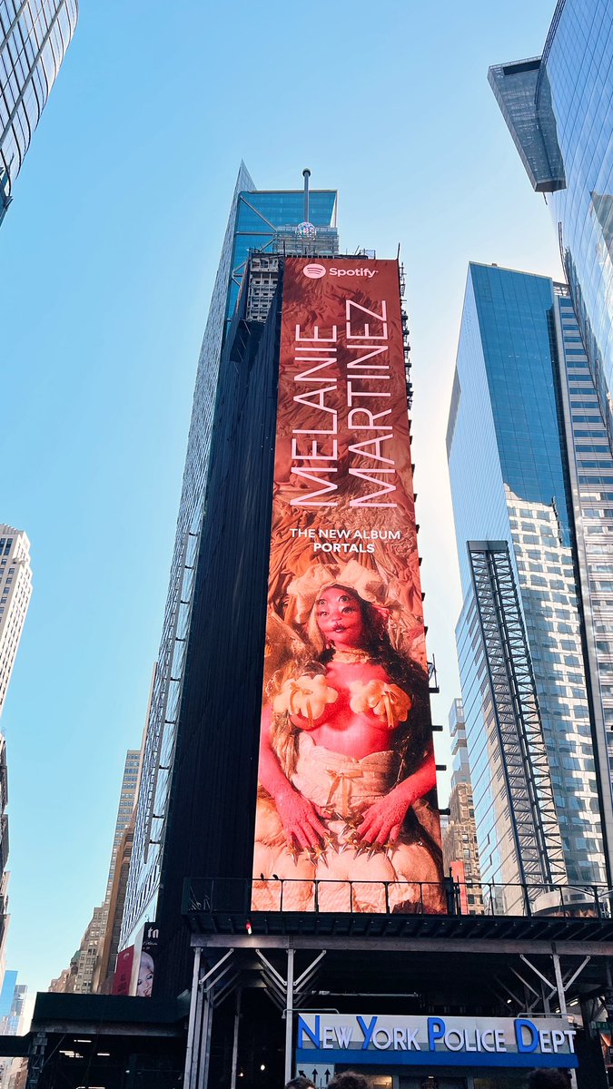 WarnerMusicU's tweet photo. omg forgot to show u guys ๐ค #PORTALSReleaseWeek https://t.co/UKgGfTxhyC