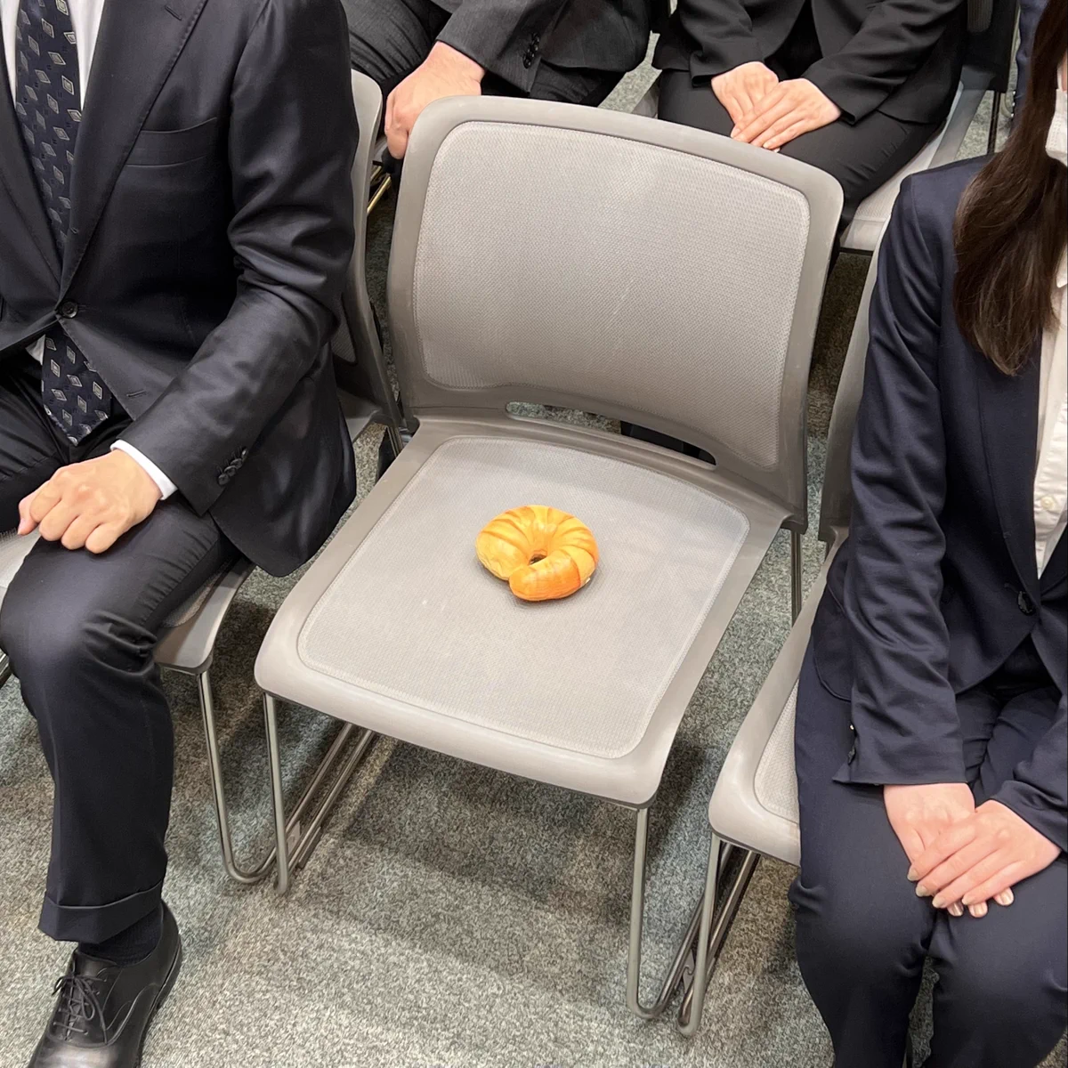 日清食品の入社式で居眠りしたら？何故かプリップリのエビに！