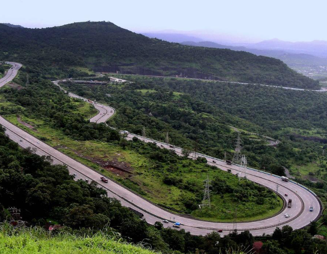 Indian_Hideouts's tweet photo. Driving down the scenic Puna-Goa highway, where the journey is as beautiful as the destination. #RoadTrip #TravelGoals #PunaGoaHighway #IncredibleIndia #IndianHideOut https://t.co/RK2PLWu8jE