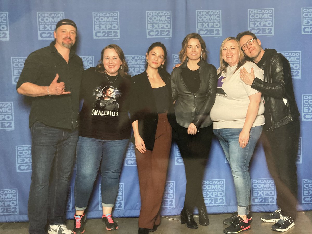 aalber87's tweet photo. Thanks for the fun this weekend!! Smallville is one of  @ShannyBoo93  and my favorite shows ever! ❤️💙 @c2e2 @michaelrosenbum @MsKristinKreuk #tomwelling #ericadurance #smallville https://t.co/gU5fouAbUu