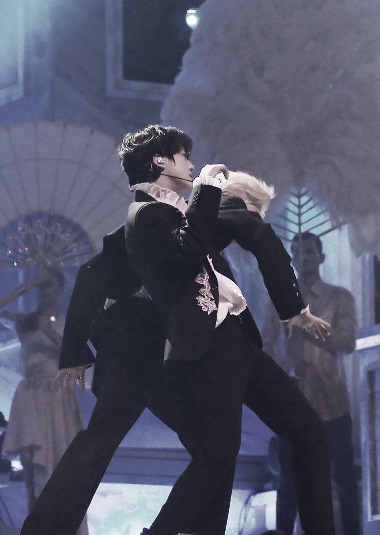 hourjinnie's tweet photo. This beautiful shot of Seokjin during MMA ‘19 dance break with Namjoon 😵‍💫😵‍💫😵‍💫
#방탄소년단진 #진 #JIN https://t.co/LCPktzLHJ2