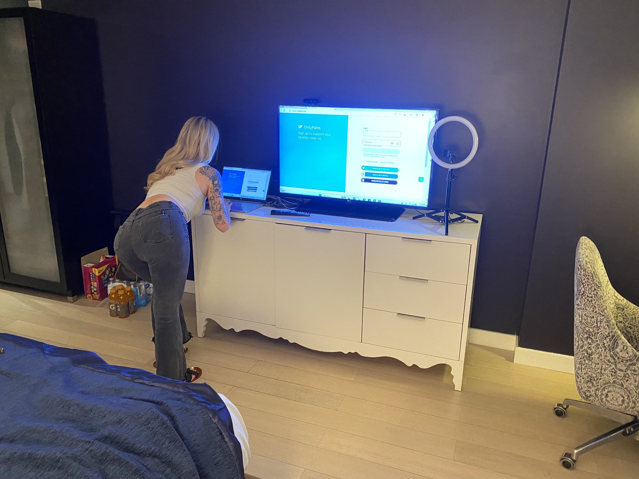 Holly Hotwife Top 0.06% on Twitter: "We’re going live tonight with