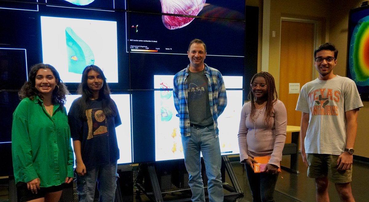 _SophiaTy's tweet photo. Huge thanks to @UTCompOnco's Dr. Yankeelov for hosting a fun &amp; interactive talk on cancer imaging &amp; modeling for @UTBiomedical’s BELoNG Program! So happy I can help plan these events as one of the peer mentors for the program. 🧡🤟 @CockrellSchool  #UTBME #TexasEngineering https://t.co/tEVM7BmTPo