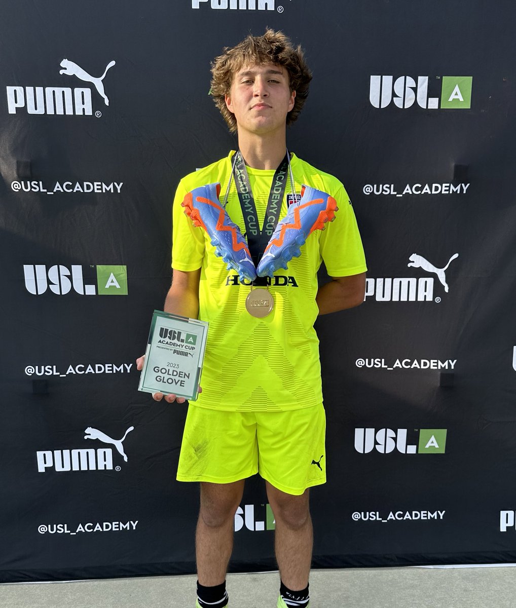 BerglundGrey's tweet photo. What a weekend! After 4 great games, thankful to be crowned champions of the @USL_Academy Cup! It was amazing to be a part of this team and help lift the trophy for @IndyEleven! Also an honor to be awarded the golden glove with 4 clean sheets through 4 games! On to the next! https://t.co/h2ax5WYcud