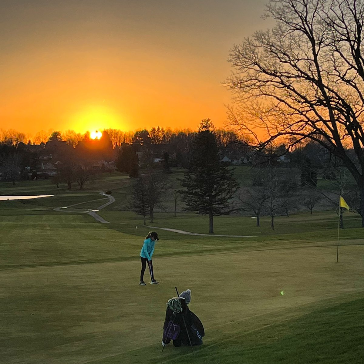 First @uskidsgolf tournament is in the books. What a view on #18! Looking forward to the spring season. 🏌🏻‍♀️⛳️🌅 @FPD8_2  #krd #girlsgolfrocks #birdiesbeforeboys