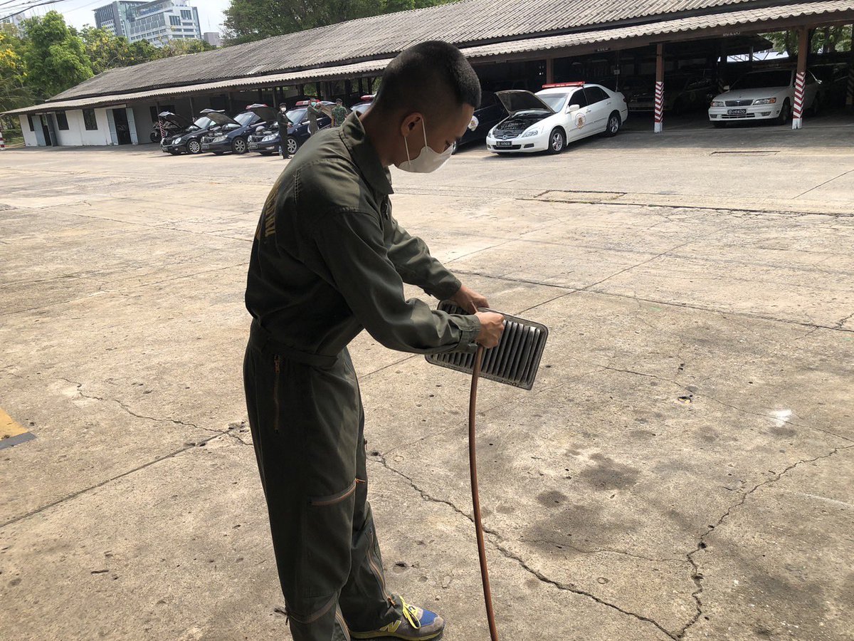 mp11rta's tweet photo. “ ตรวจก่อนใช้ ลดมลภาวะ PM2.5 “ 

- เมื่อวันที่ 3 เม.ย.66 
มทบ.11โดย พัน.สห.11 จัดชุดช่างยานยนต์นำยานพาหนะของหน่วย บำรุงตรวจสภาพรถและตรวจควันดำ เพื่อให้พร้อมอยู่ในสภาพการใช้งานที่ดีไม่ส่งผลกระทบต่อมลภาวะเป็นพิษในอากาศ และปราศจากมลพิษควันดำ ณ หมวดยานยนต์ พัน.สห.11
#กองทัพภาคที่1 https://t.co/XCAf83wjMF