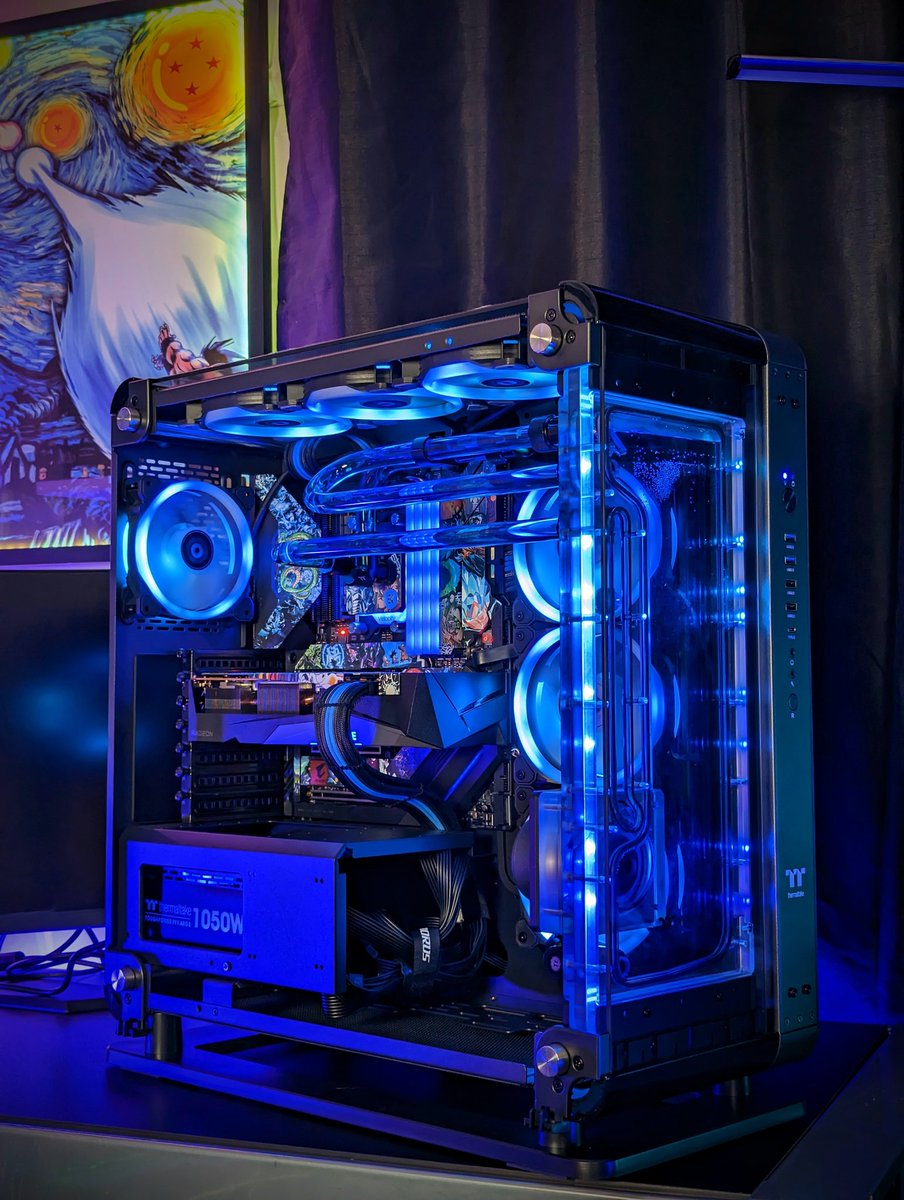 BraintechPC's tweet photo. Danng that P6 case with a distro look just astonishing, i heard it goes over 9000 now !! 🐉
#aorus #amd #poweredbyaorus #Gigabyte #pcbuild #gamers #pcmasterrace #gamingpc #dragonball #thermaltake #braintechpc #pcgaming #pcmr #custompc #gaming #pc #gamer #twitch #ekwb https://t.co/1TS5scBp8a