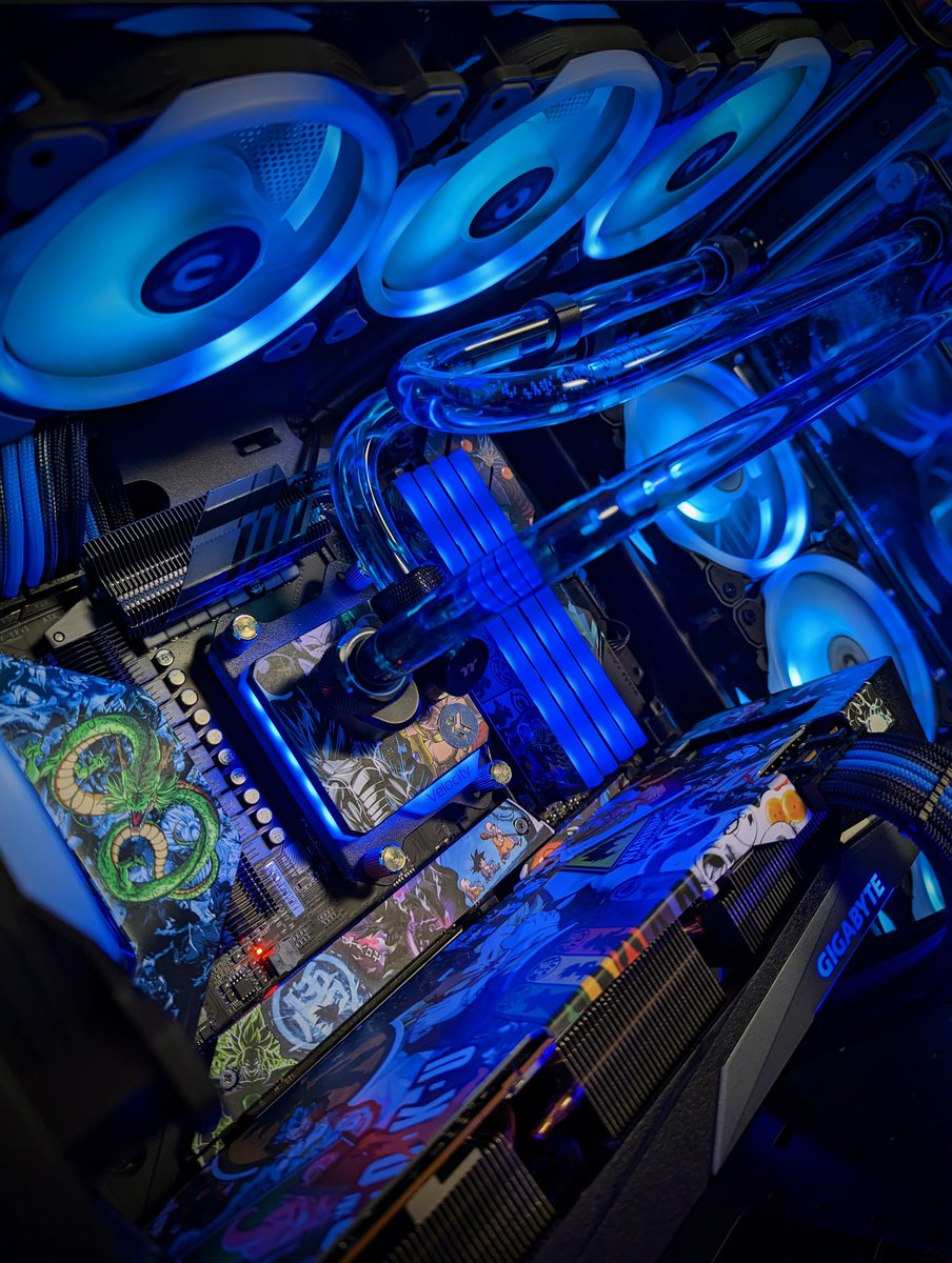 BraintechPC's tweet photo. Danng that P6 case with a distro look just astonishing, i heard it goes over 9000 now !! 🐉
#aorus #amd #poweredbyaorus #Gigabyte #pcbuild #gamers #pcmasterrace #gamingpc #dragonball #thermaltake #braintechpc #pcgaming #pcmr #custompc #gaming #pc #gamer #twitch #ekwb https://t.co/1TS5scBp8a