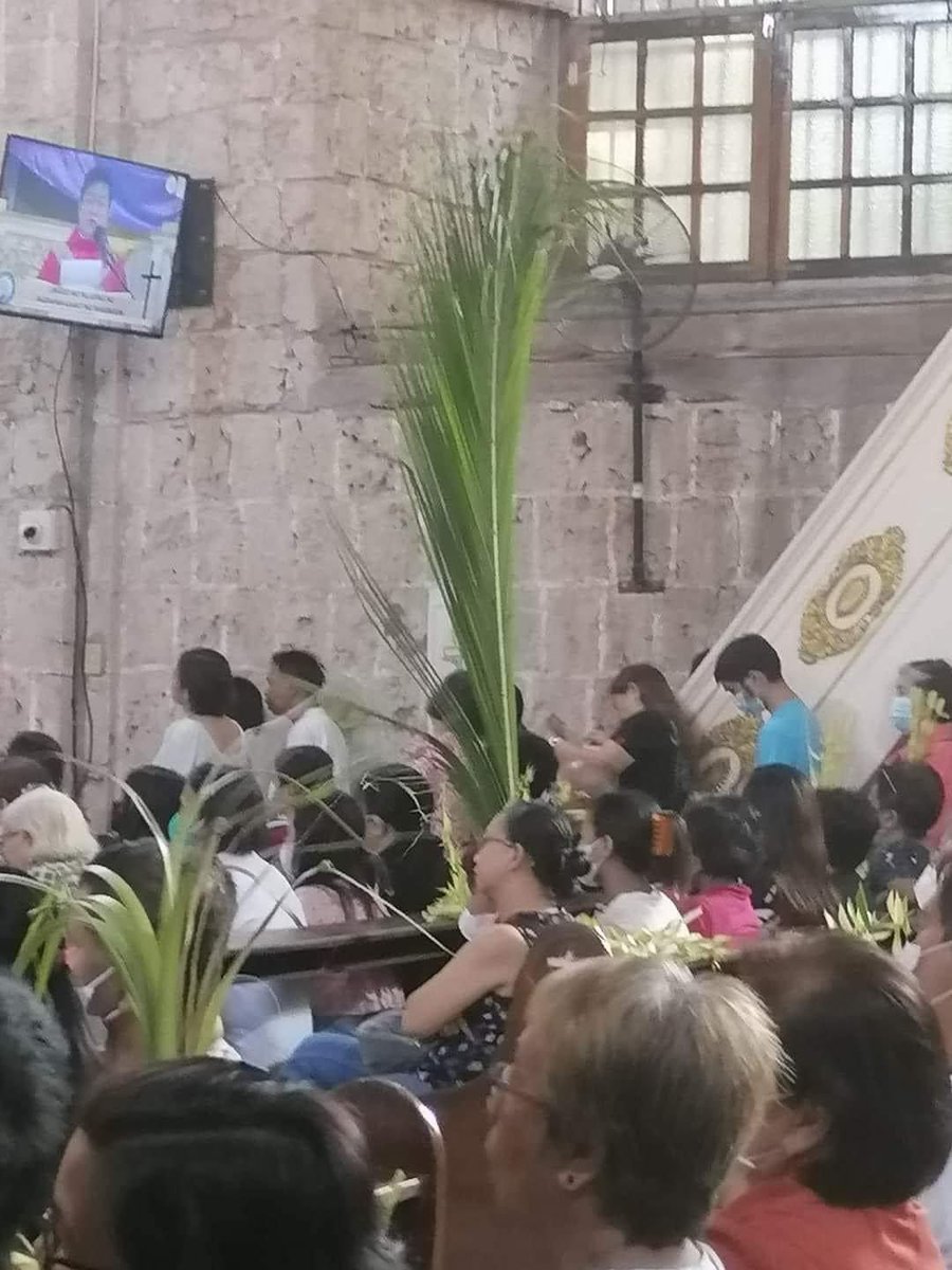 mrbranch's tweet photo. Yng di available family members mo kaya ikaw na lang nagsimba pra sa kanila.😁 #ctto https://t.co/cnlBgka1us