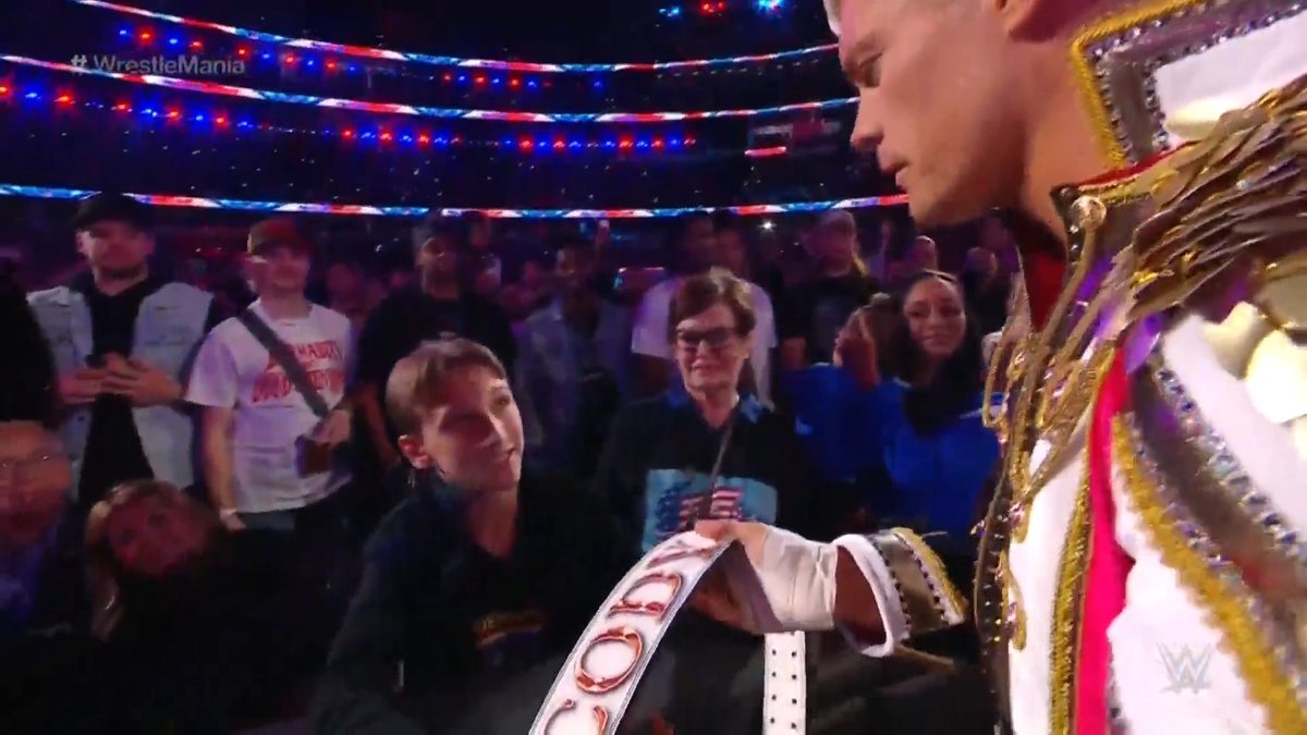 wweontnt's tweet photo. This is special ❤️
@CodyRhodes presents his weight belt to the late Jon Huber's son.
#WrestleMania https://t.co/wWmzcCIu8I