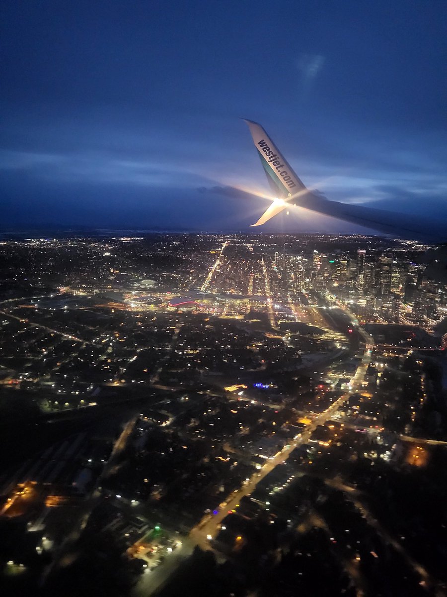 cmasoncalgary's tweet photo. @Fan960Wills Thanks for the call while I flew into YYC! Wow! https://t.co/ETJv73Aykd