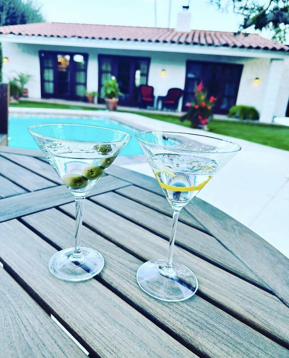 KCShomler's tweet photo. My book Falling Out Of Love With My Career @FOOLwMyCareer is out and I am having a wonderful time celebrating one of my biggest achievements with those I love the most in a place that has special meaning for me

Thanks to @StevenShomler for the mug and the martini(s) #LifeIsGood https://t.co/DWtoKKToUf