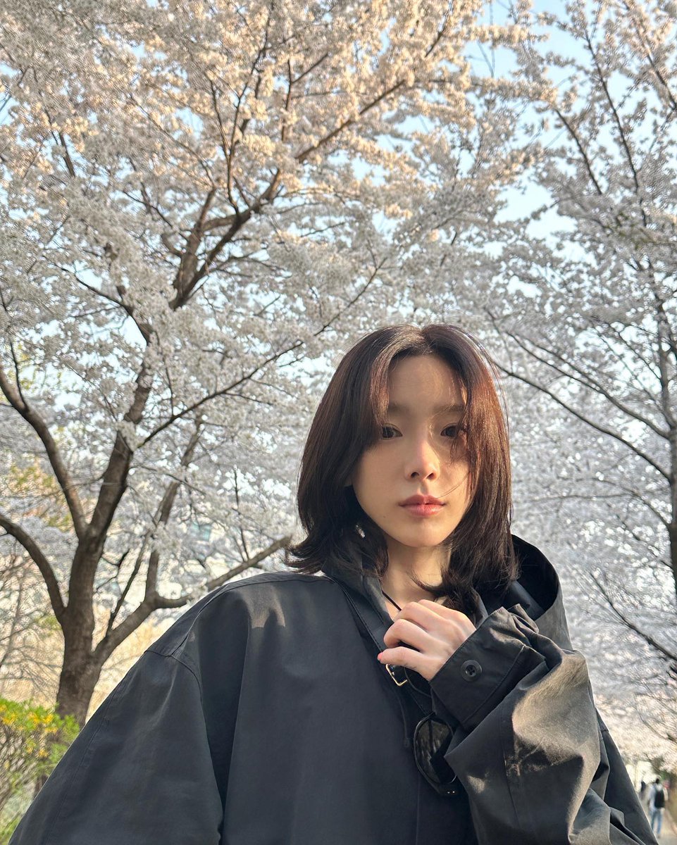 309KTYSS's tweet photo. [ENG] 230403 Taengstagram - 1

10cm is singing, do you like spring (what the spring)??

https://t.co/FWmShT72ub

#Taeyeon #태연 @TAEYEONsmtown https://t.co/mJQFHH1cuO