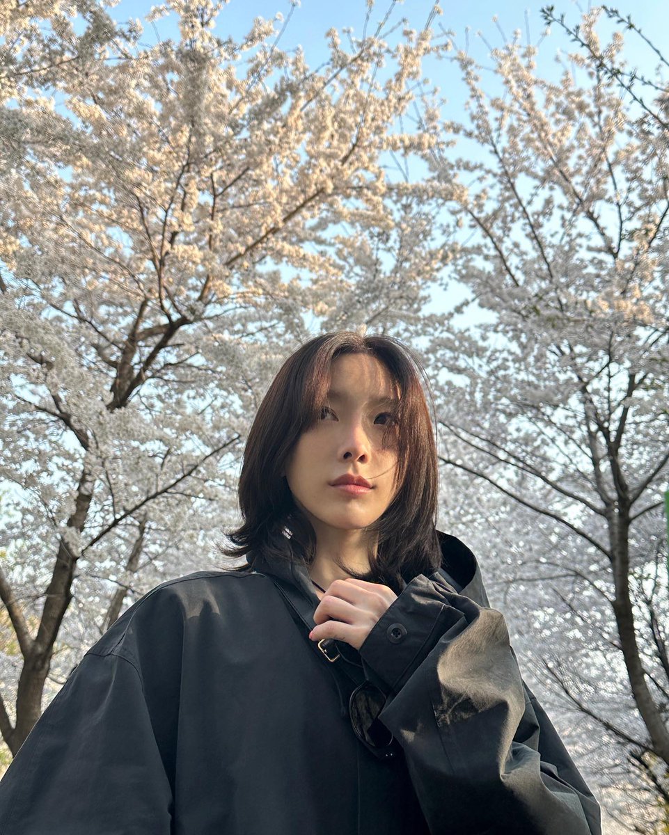 309KTYSS's tweet photo. [ENG] 230403 Taengstagram - 1

10cm is singing, do you like spring (what the spring)??

https://t.co/FWmShT72ub

#Taeyeon #태연 @TAEYEONsmtown https://t.co/mJQFHH1cuO
