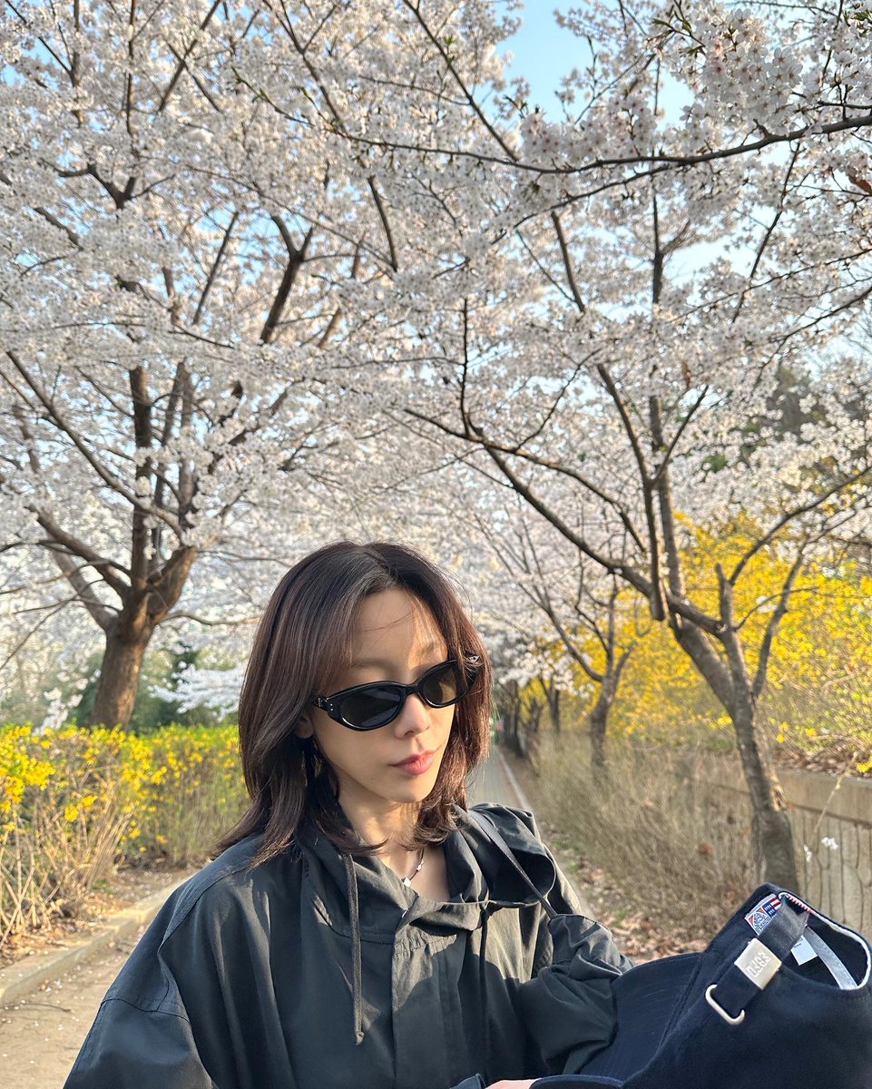 309KTYSS's tweet photo. [ENG] 230403 Taengstagram - 1

10cm is singing, do you like spring (what the spring)??

https://t.co/FWmShT72ub

#Taeyeon #태연 @TAEYEONsmtown https://t.co/mJQFHH1cuO