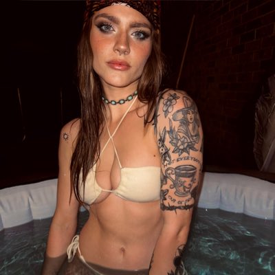 allyhealy15's tweet photo. #NewProfilePic https://t.co/VoXlEmyPtz