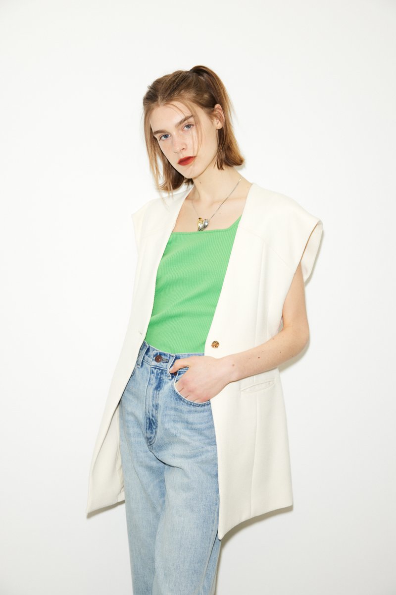 SLYOFFICIAL's tweet photo. CONSCIOUS ベスト
▶️ https://t.co/xGlhb6Zn3j

女性のボディラインを意識し、ダーツで程よくシェイプしたシルエットのコンシャスベスト。

#SLY
#THROWbySLY
#SLY_fav
#SWS https://t.co/oY17PBcteV