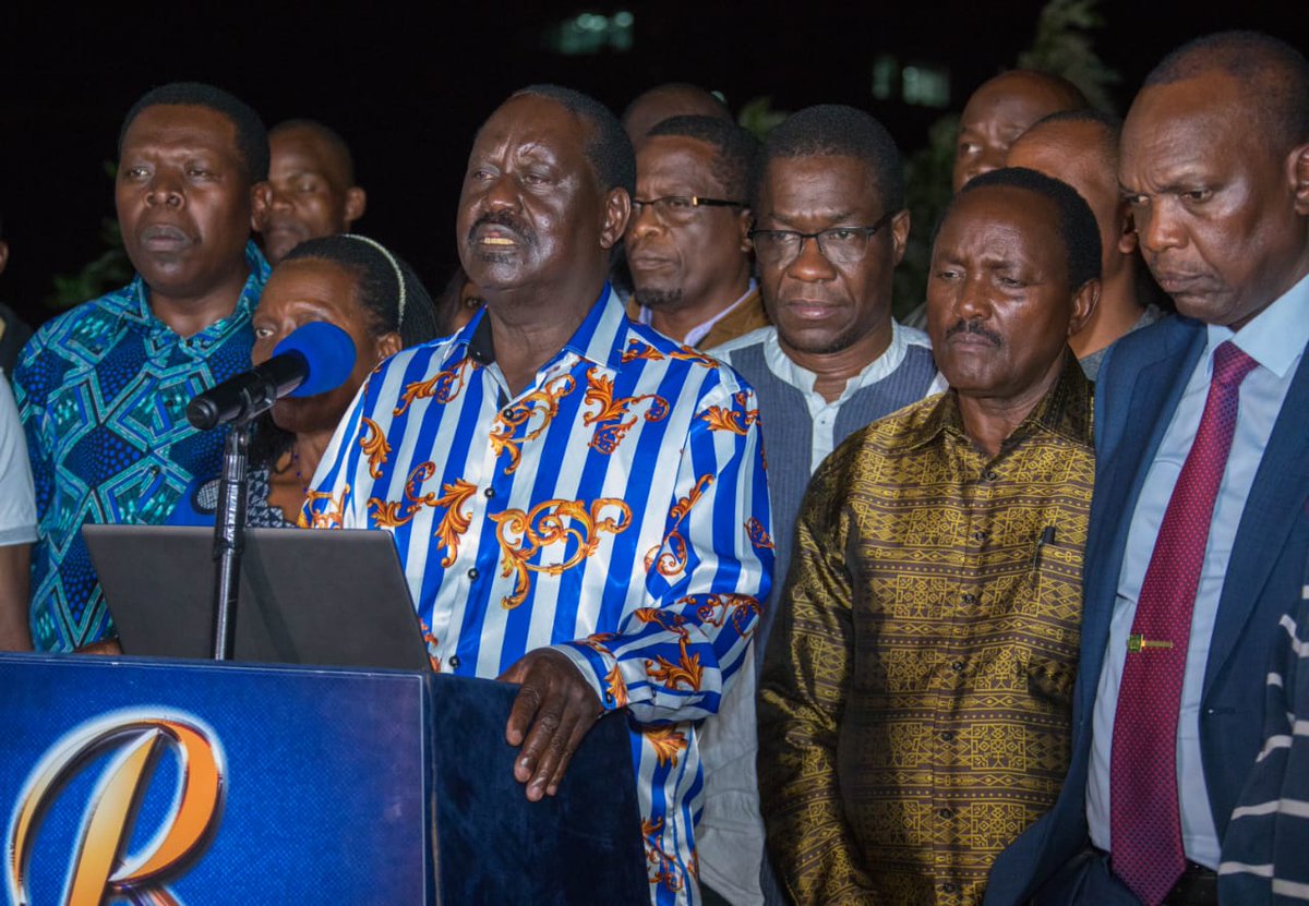 Is it must for raila to stand and behind him a bunch of ugly faces?
Why cant he stand alone?
#MegaMonday